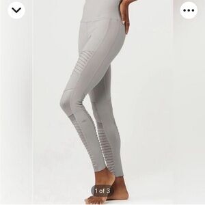 ALO Yoga Light Gray Leggings -preloved